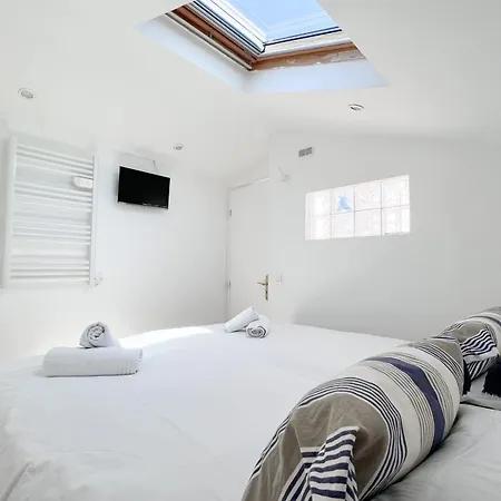 Atypical With 3 Bedrooms Terrace And Sea View Cannes