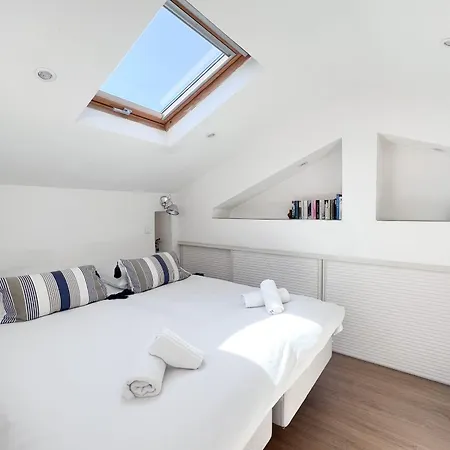 Atypical With 3 Bedrooms Terrace And Sea View *