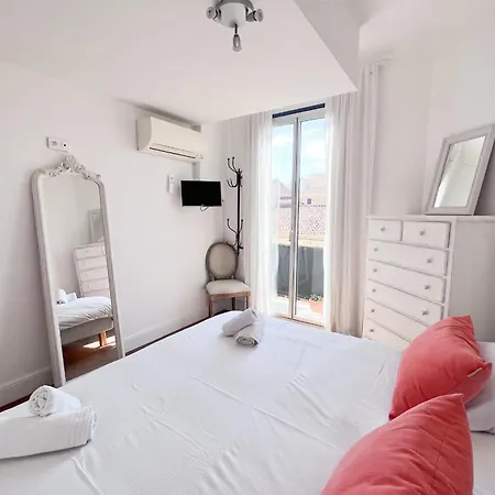 Atypical With 3 Bedrooms Terrace And Sea View