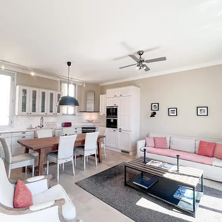 Atypical With 3 Bedrooms Terrace And Sea View Appartement