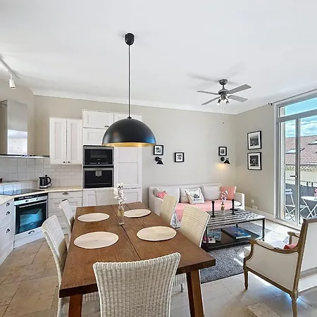 Atypical With 3 Bedrooms Terrace And Sea View Appartement