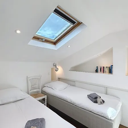 Atypical With 3 Bedrooms Terrace And Sea View
