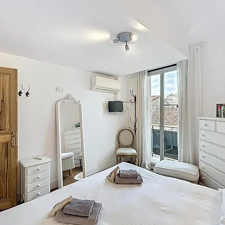 Atypical With 3 Bedrooms Terrace And Sea View Appartement
