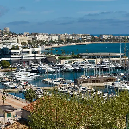 Atypical With 3 Bedrooms Terrace And Sea View Appartement *