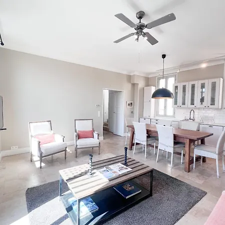 Atypical With 3 Bedrooms Terrace And Sea View Cannes