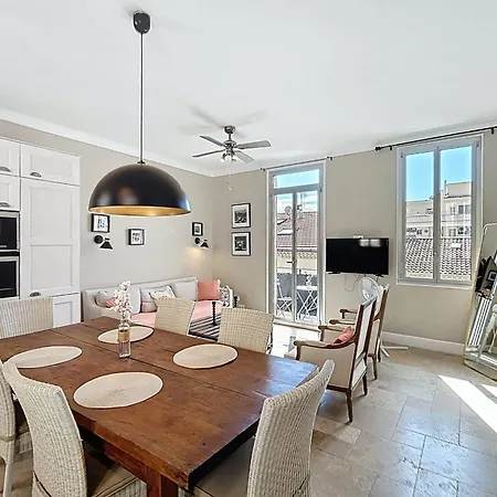Atypical With 3 Bedrooms Terrace And Sea View Appartement