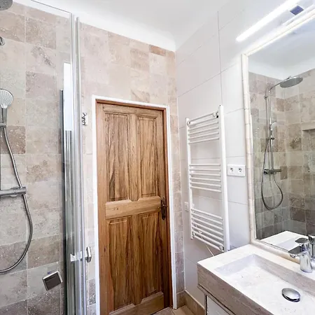 Atypical With 3 Bedrooms Terrace And Sea View Appartement *
