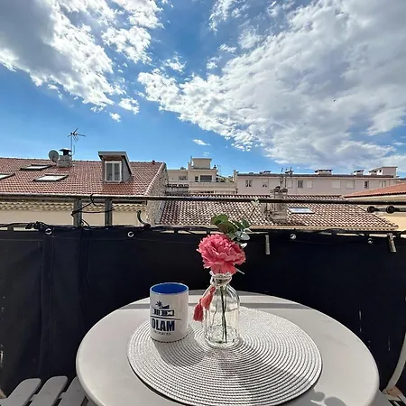 Atypical With 3 Bedrooms Terrace And Sea View Appartement Cannes