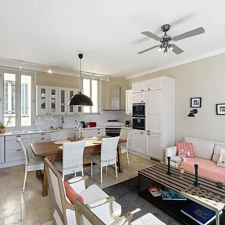 Atypical With 3 Bedrooms Terrace And Sea View Appartement